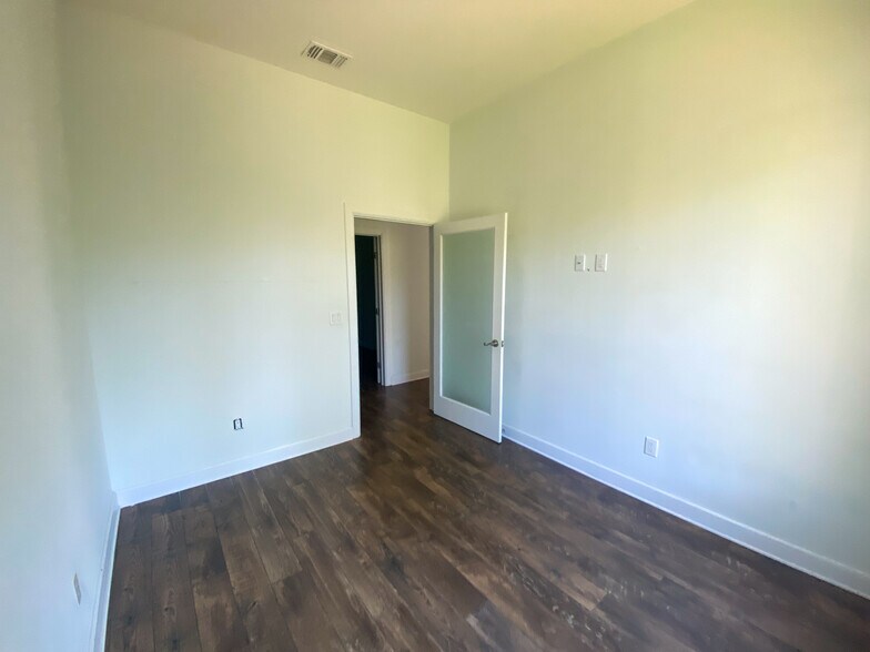 More Photos Of 327 S County Highway 393, Santa Rosa Beach Medical For Lease