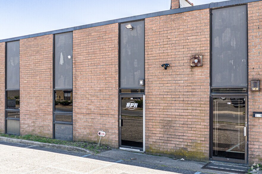 More Photos Of 194-204 N Fehr Way, Bay Shore Warehouse For Lease