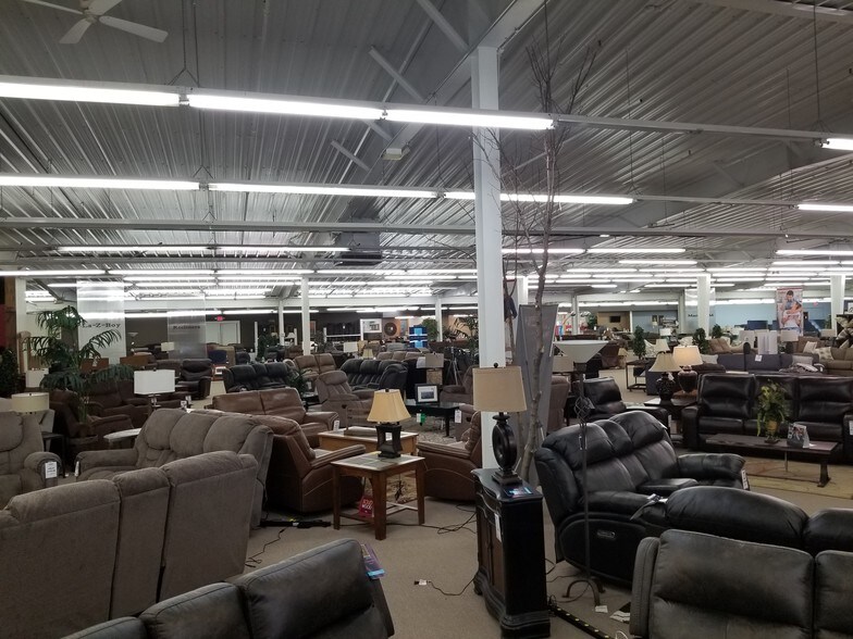 More Photos Of 310 34th Ave W, Alexandria Freestanding For Sale