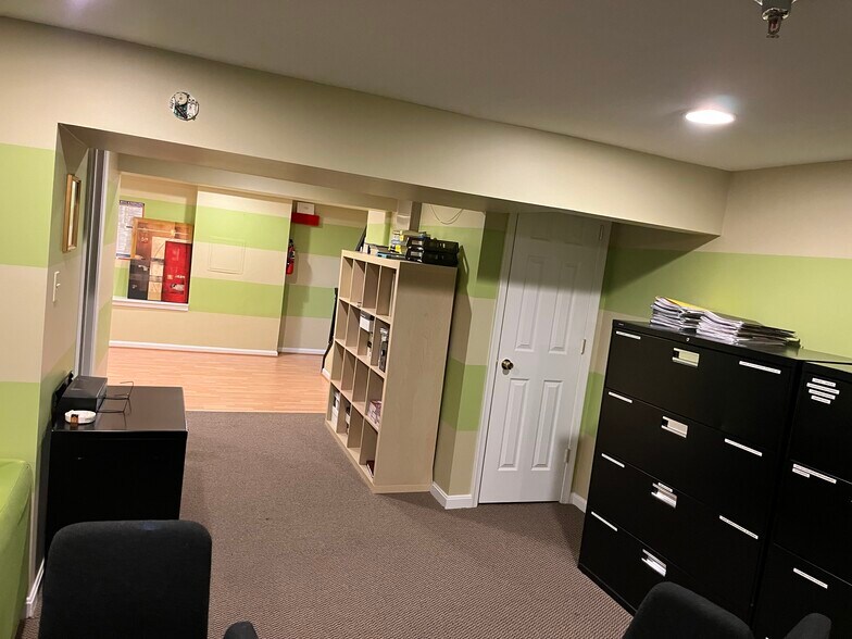 More Photos Of 10555 Metropolitan Ave, Kensington Medical For Sale