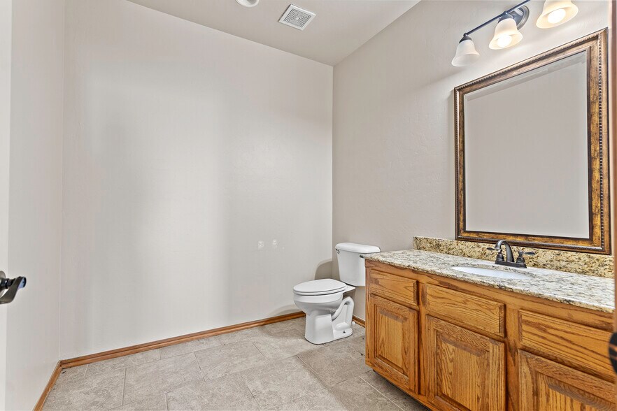 More Photos Of 10910 N County Road 3010, Lindsay Warehouse For Sale