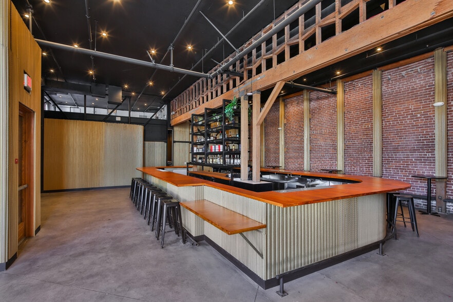 More Photos Of 1948 E 7th St, Los Angeles Bar For Lease