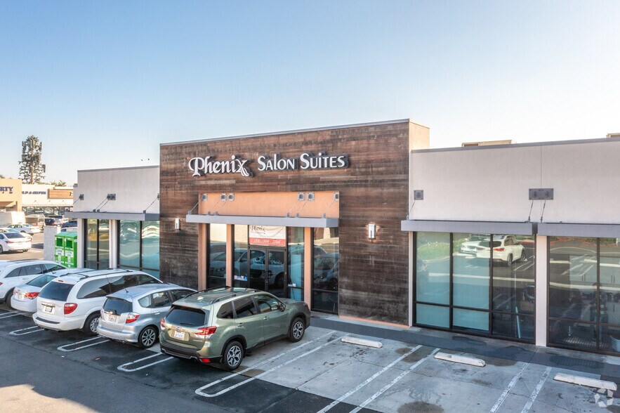 More Photos Of 20052 Brookhurst St, Huntington Beach General Retail For Lease