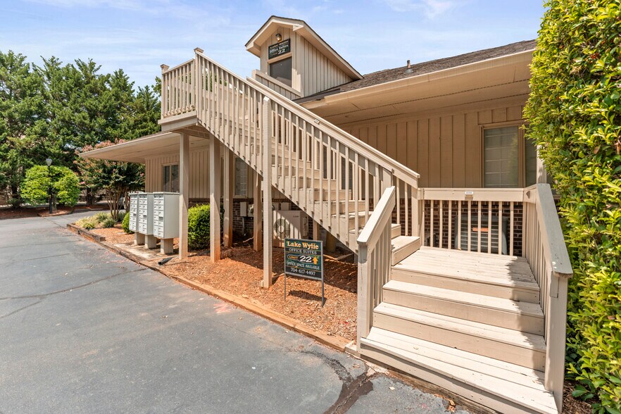 More Photos Of 4371 Charlotte Hwy, Clover Office For Sale