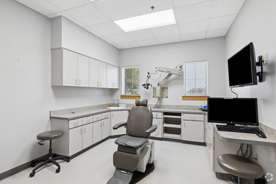 More Photos Of 4920 SW Lee Blvd, Lawton Medical For Lease