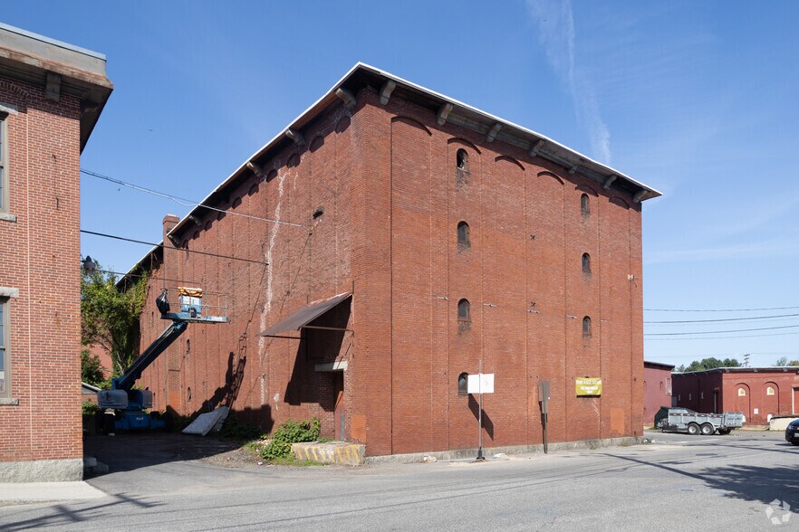 More Photos Of 12 Pearl St, Biddeford Warehouse For Sale