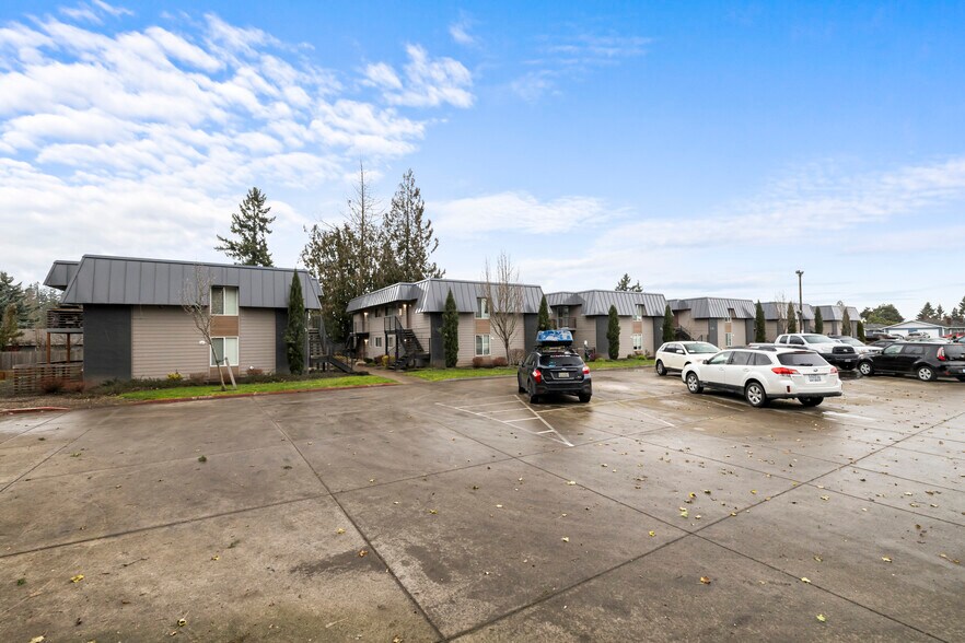 More Photos Of 1570 James St, Woodburn Apartments For Sale