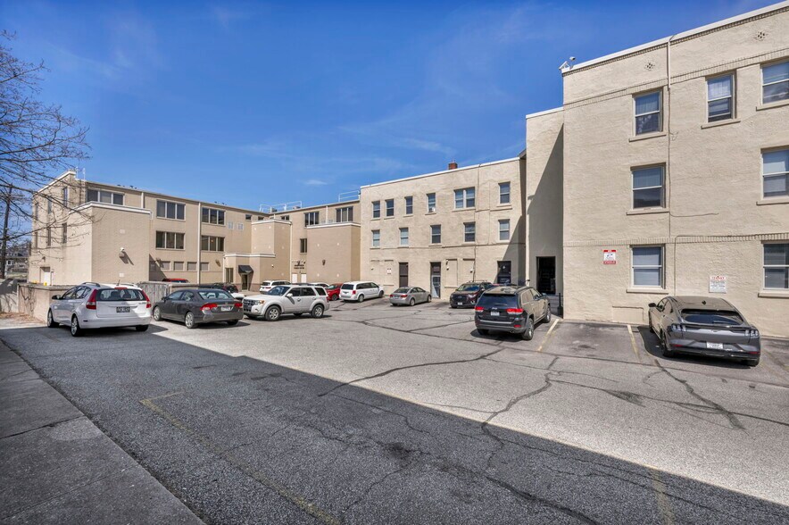 More Photos Of 15705 Detroit Ave, Lakewood Office For Lease