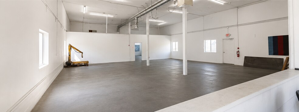 More Photos Of 11316 Burbank Blvd, North Hollywood Storefront For Lease