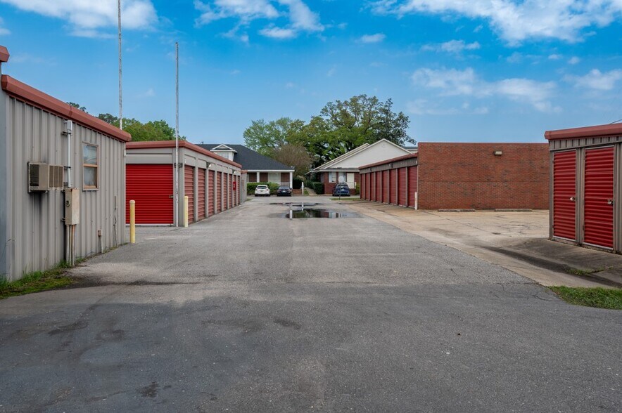 More Photos Of 721 N McKenzie St, Foley Self Storage For Sale