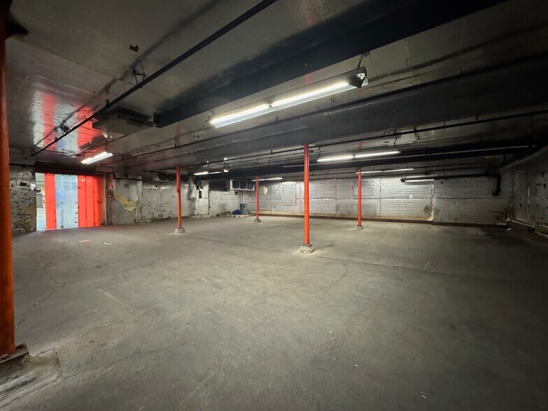 More Photos Of 195 Hudson St, Cornwall-on-Hudson Distribution For Lease