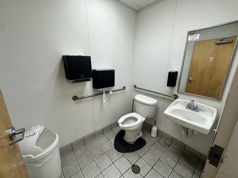 More Photos Of 12180 Center Rd, Durand Service Station For Sale