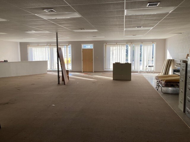 More Photos Of 1021 S Main St, Mcpherson General Retail For Sale