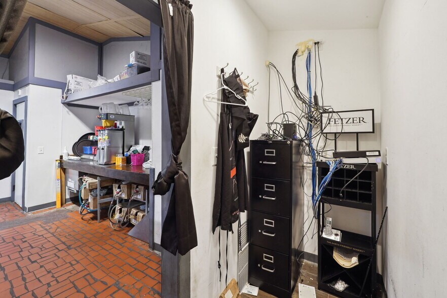 More Photos Of 100 Covered Bridge Rd, Euharlee Restaurant For Sale