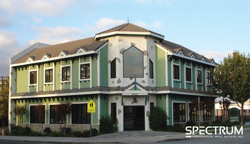 Primary Photo Of 22621 Lyons Ave, Newhall Medical For Lease