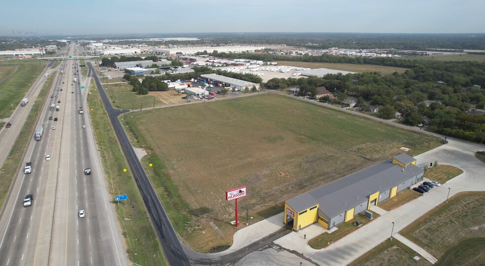 More Photos Of 2000 S Interstate Highway 45, Hutchins Carwash For Sale