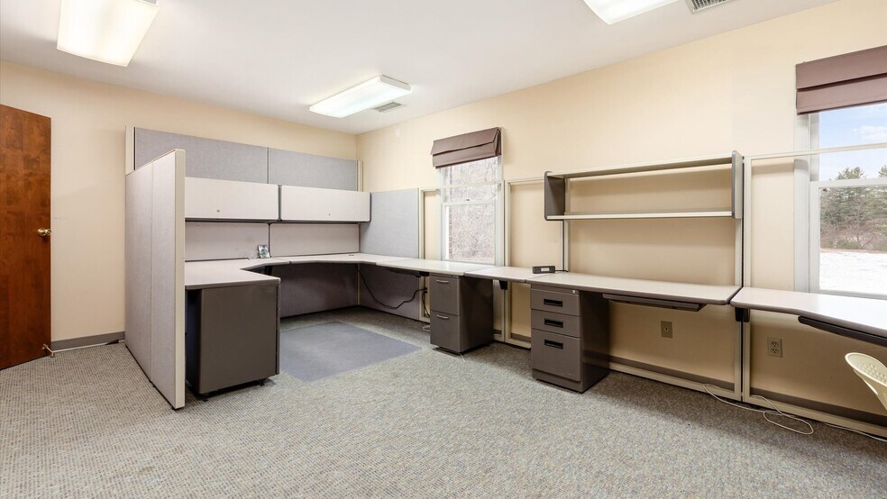 More Photos Of 172 S Friendship Dr, New Concord Medical For Sale
