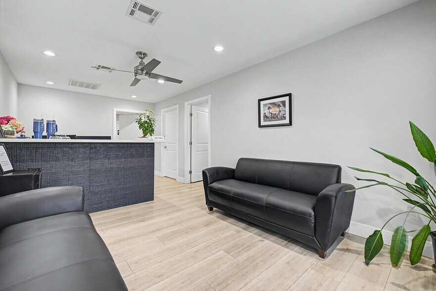 More Photos Of 6470 W Desert Inn Rd, Las Vegas Medical For Sale