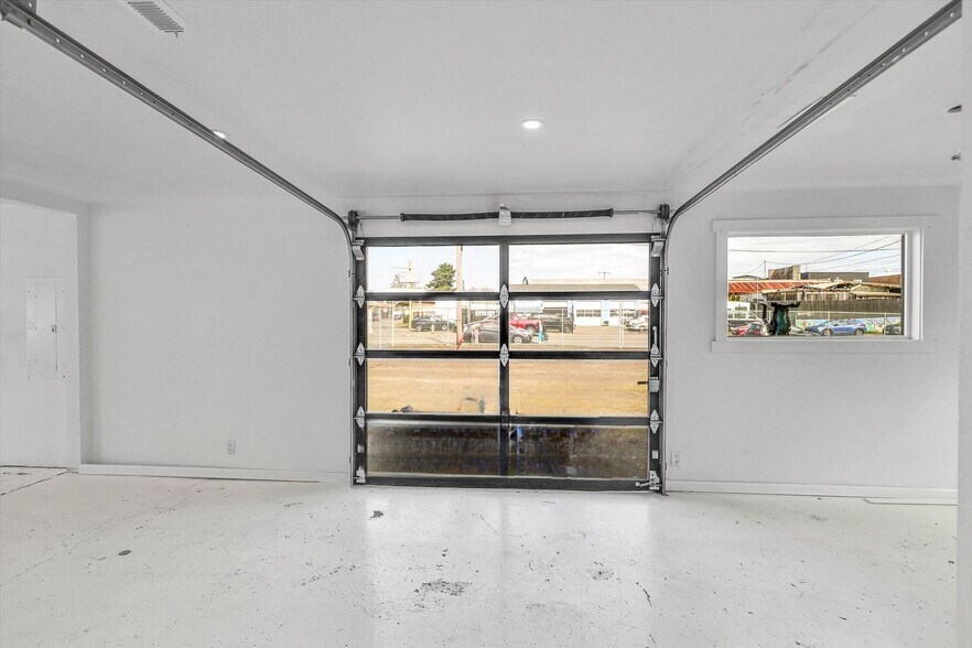 More Photos Of 9808 17th Ave SW, Seattle General Retail For Lease