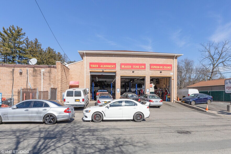 Primary Photo Of 146 N Main St, Spring Valley Service Station For Sale