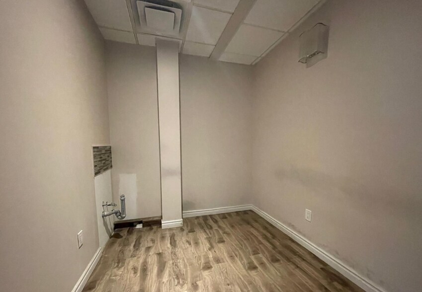 More Photos Of 550 Hwy-7, Richmond Hill General Retail For Sale