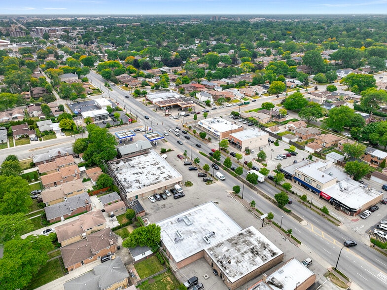 More Photos Of 3921-3925 W Touhy Ave, Lincolnwood Freestanding For Lease