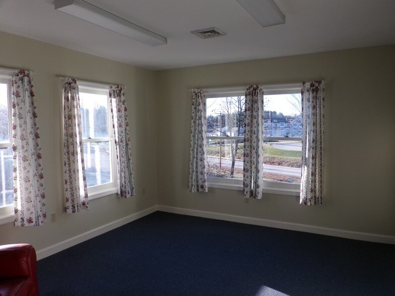 More Photos Of 401 Gilford Ave, Gilford Medical For Lease