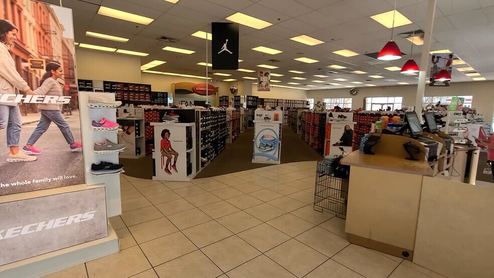 More Photos Of 8651 SW 124th St, Miami General Retail For Lease
