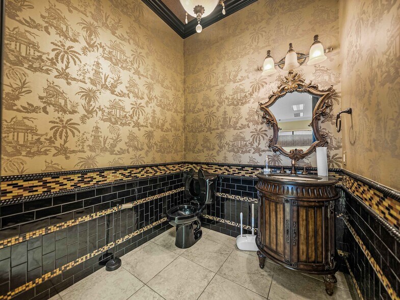 More Photos Of 1820 E Edgewood Dr, Lakeland Medical For Sale