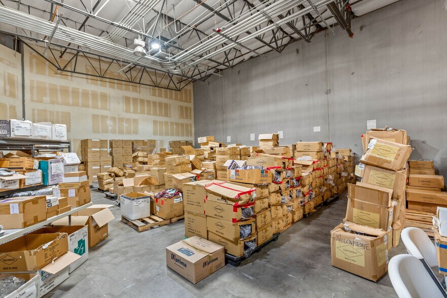 More Photos Of 4570 W Post Rd, Las Vegas Showroom For Lease