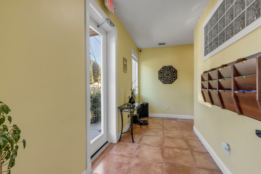 More Photos Of 136 Julia St, New Smyrna Beach Flex For Sale