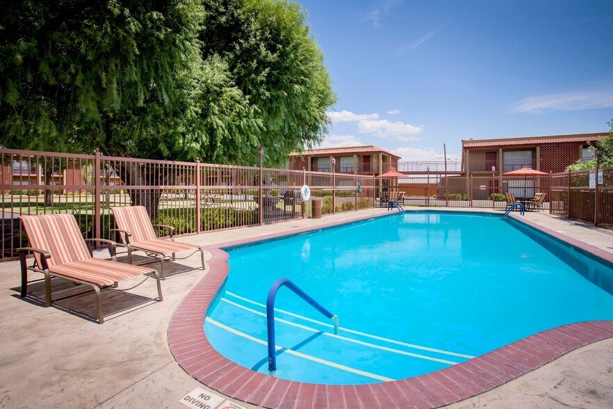 More Photos Of 1765 S Main St, Las Cruces Hotel For Sale