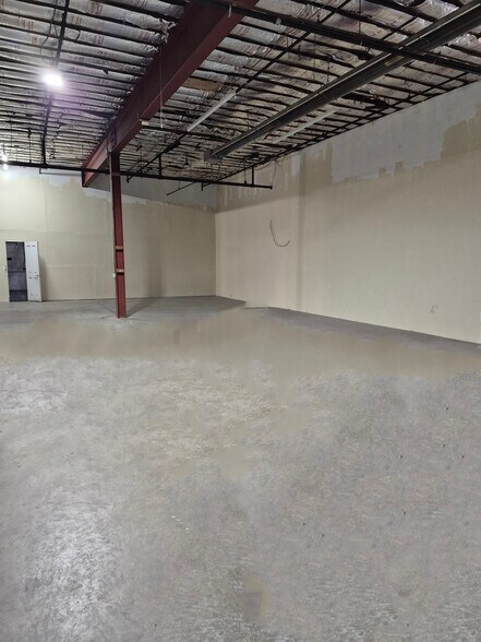 More Photos Of 100 Carney St, Glen Cove Manufacturing For Sale