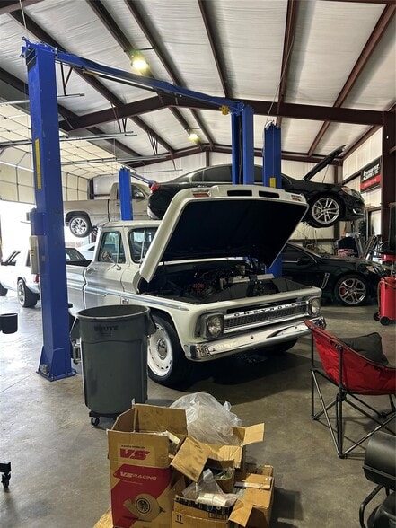 More Photos Of 132 N Grants Ln, White Settlement Flex For Sale