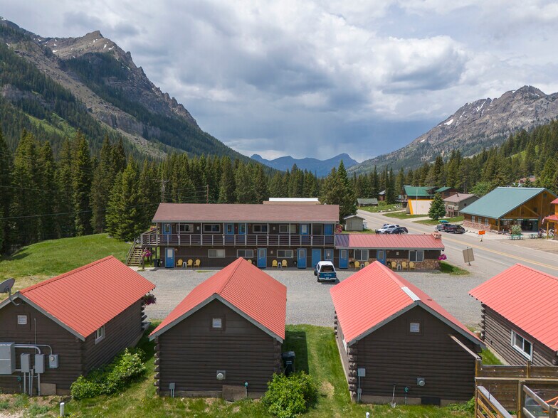 More Photos Of 113 Main St W, Cooke City Hotel For Sale