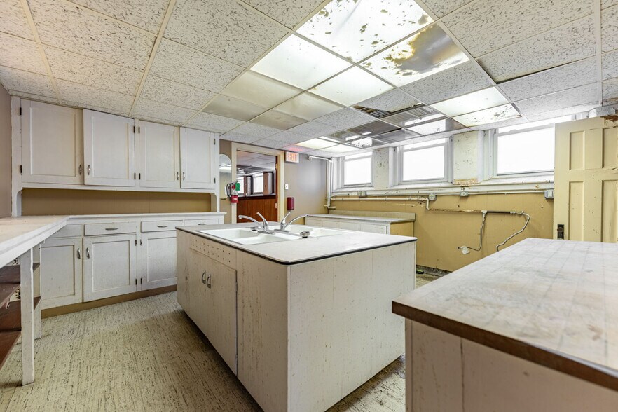 More Photos Of 1203 3rd Ave, Rockford Religious Facility For Sale