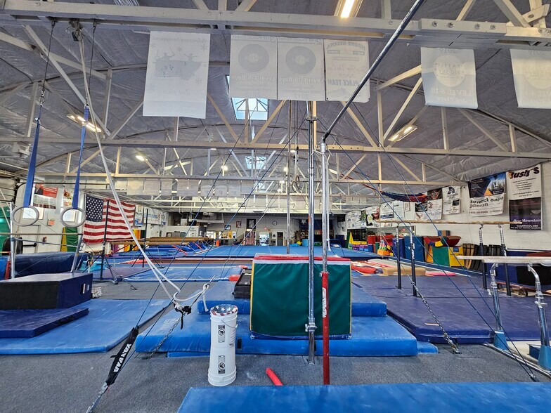 More Photos Of 815 N 1st Ave, Great Falls Auto Dealership For Lease