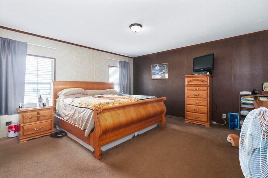 More Photos Of 1219 Private Road 1060, West Plains Recycling Center For Sale