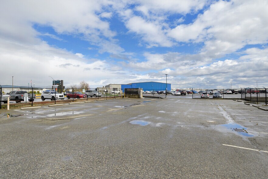 More Photos Of 3220 100th St SW, Everett Distribution For Lease