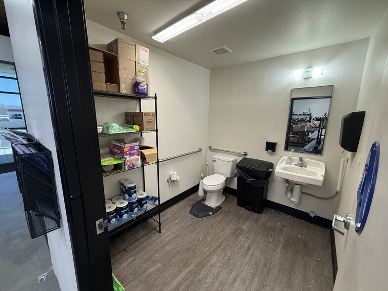 More Photos Of 6320 S Sandhill Rd, Las Vegas Warehouse For Lease