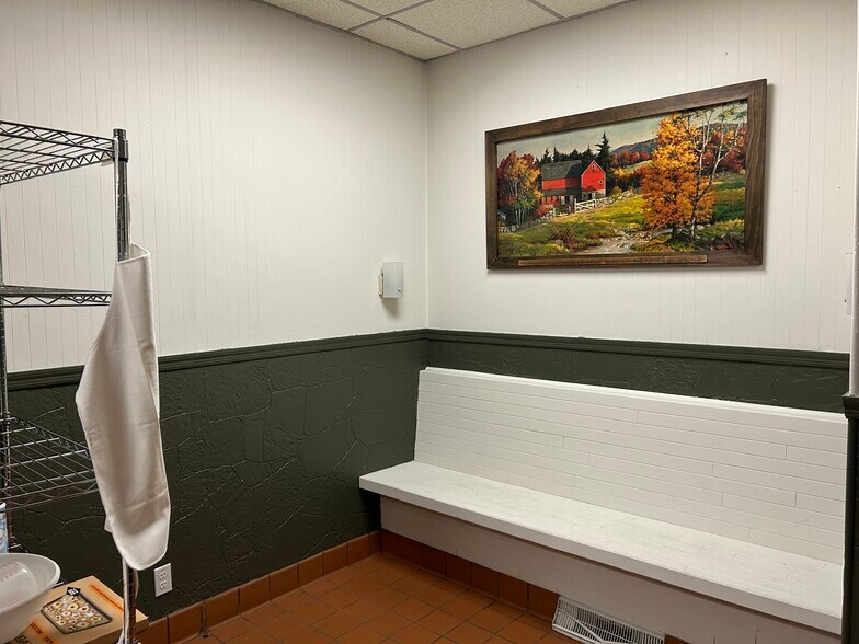 More Photos Of 136 E 2nd St, Kaukauna Restaurant For Sale