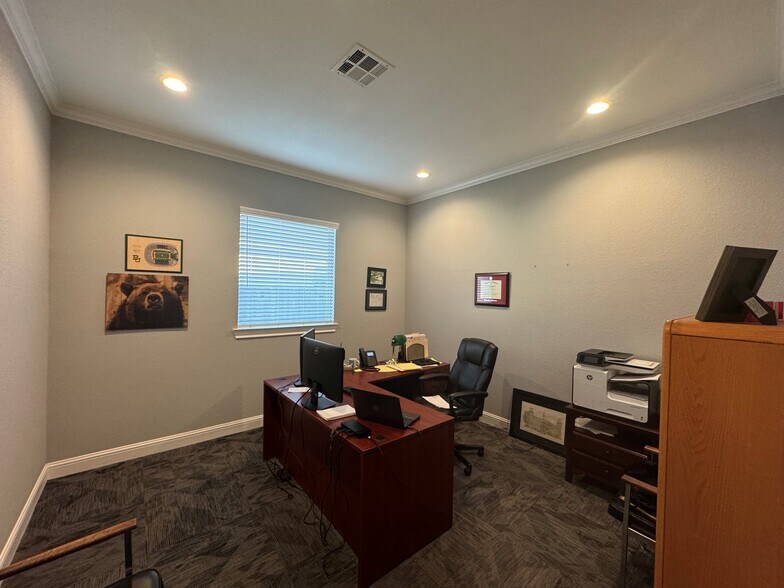 More Photos Of 15130 Badger Ranch Blvd, Woodway Medical For Lease