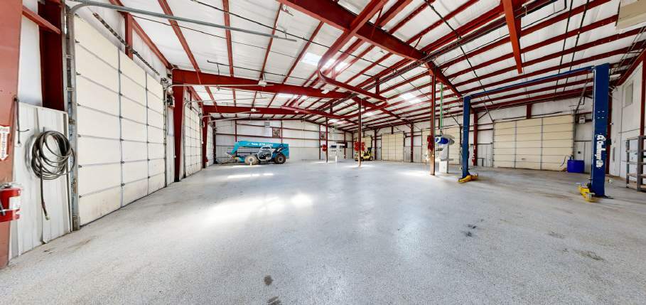 More Photos Of 1457A E Robinson Ave, Springdale Warehouse For Lease
