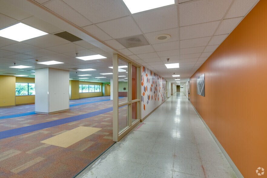 More Photos Of 1555 Glory Rd, Green Bay Manufacturing For Lease