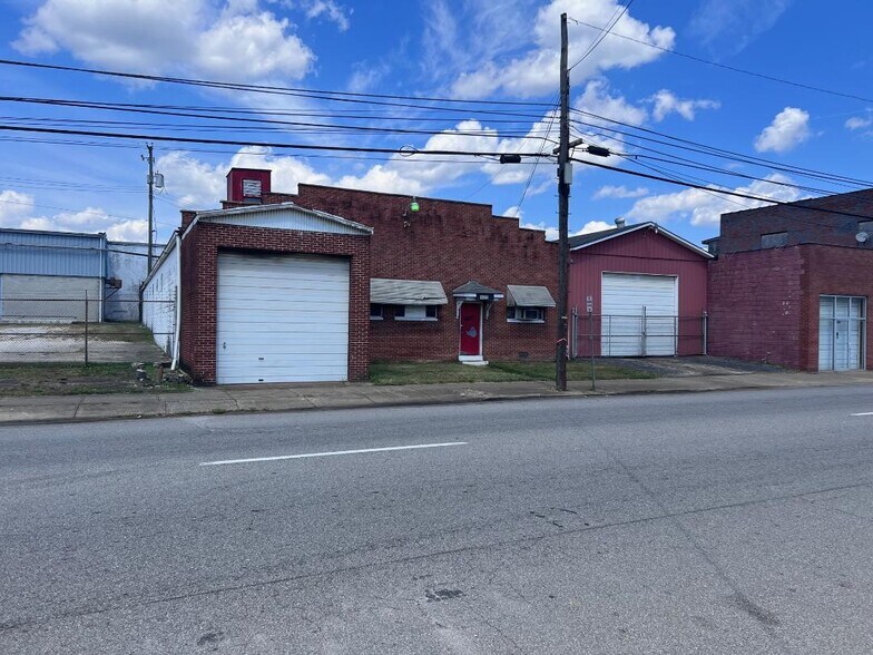 More Photos Of 1420 Adams Ave, Huntington Warehouse For Lease