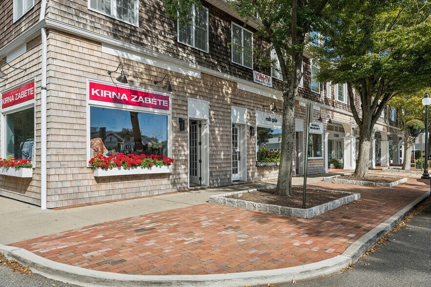 More Photos Of 66 Newtown Ln, East Hampton Storefront Retail Office For Lease