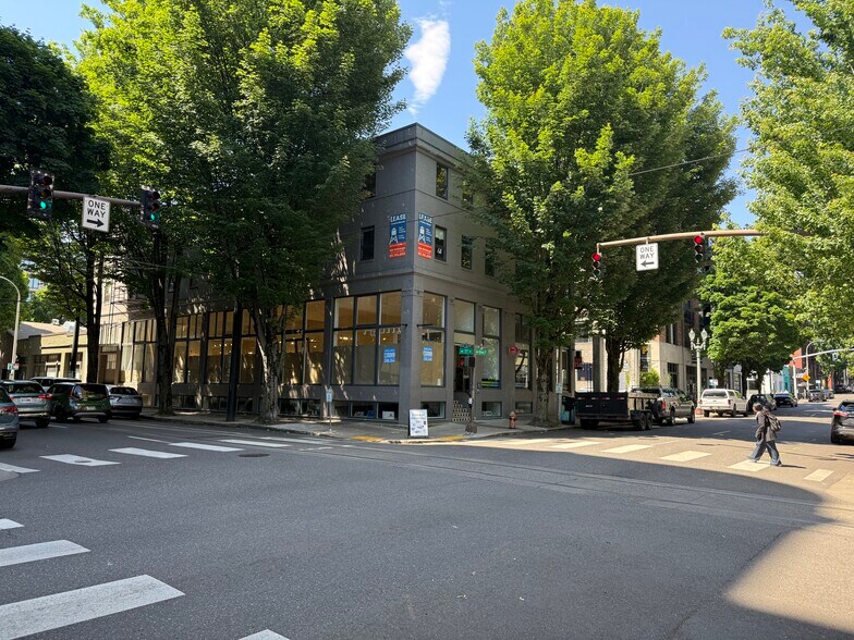 More Photos Of 1100 NW Glisan St, Portland Office For Lease