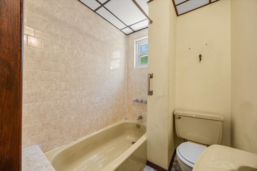 More Photos Of 6112 56th Dr, Maspeth Multifamily For Sale