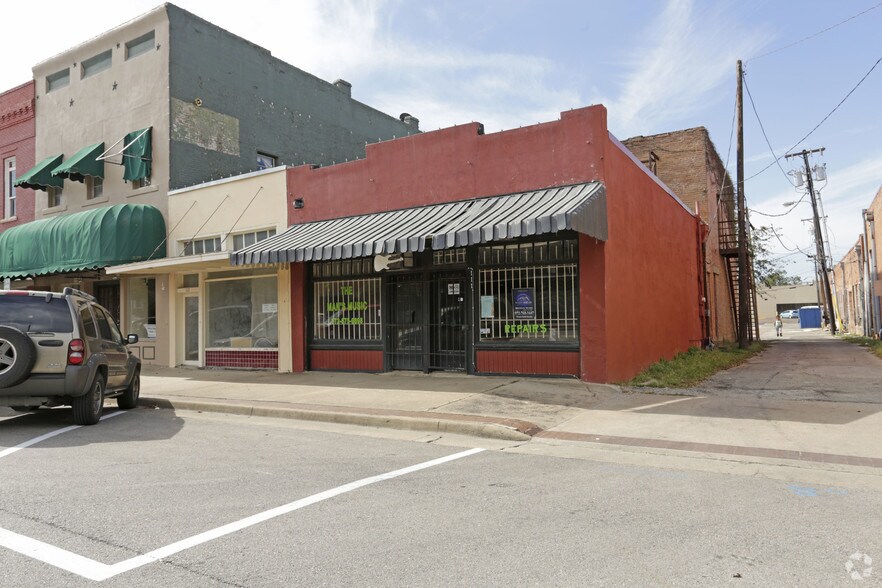 Primary Photo Of 111 S Dallas St, Ennis Storefront For Sale