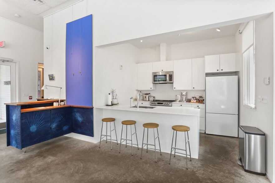 More Photos Of 1476 Magazine St, New Orleans Hotel For Sale